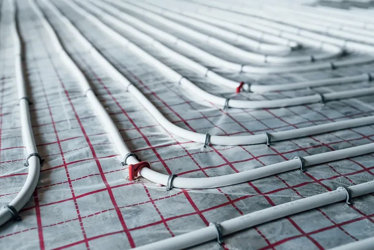 Circuito de suelo radiante por agua instalado en una vivienda de Logroño