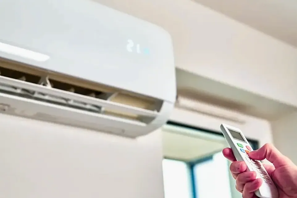 Termostato de una vivienda climatizada con aerotermia en Logroño